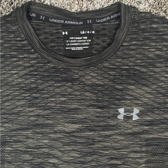 Under Armour Charcoal and Black Textured Tee - Picture 2 of 3
